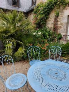 coure intérieure commune au "Grand gite" au gite "Ty bihan" et à la maison