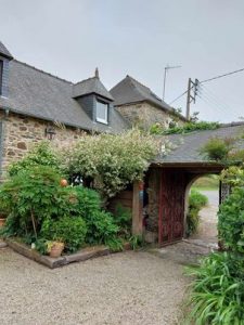 coure intérieure commune au "Grand gite" au gite "Ty bihan" et à la maison